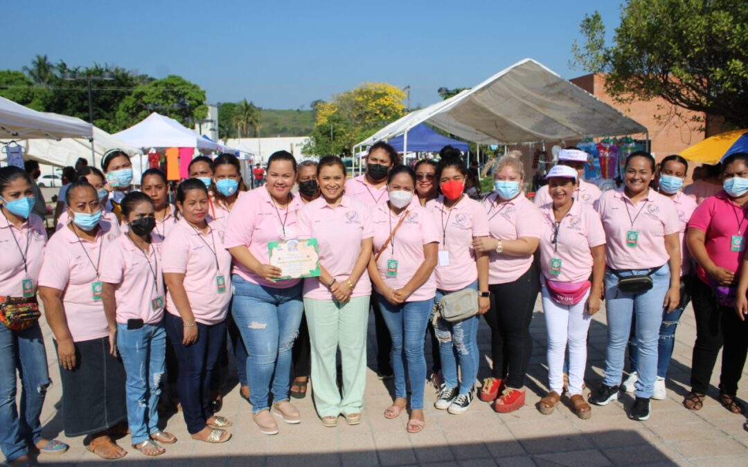 “Inaugura Alma Espadas Expo Mujeres Emprendedoras 2022”